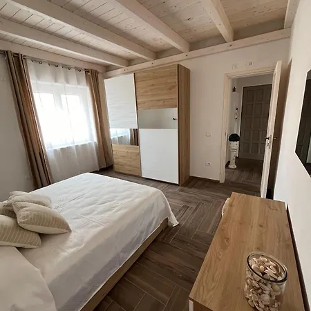 Iris * קרבוניה